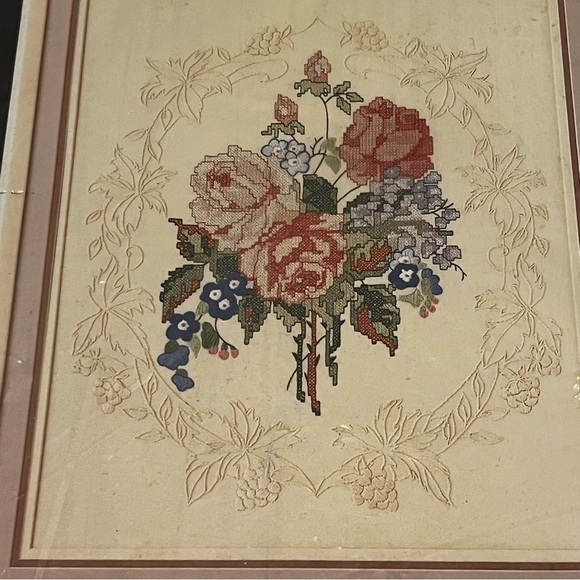 Golden Bee Roses with Border Stamped Cross Stitch Kit 14" x 18" Leaf Floral 90s - Picture 2 of 7